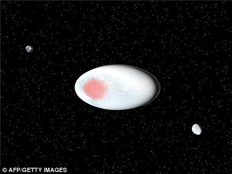 太阳系罕见椭圆矮行星 表面覆盖透明冰层(图)