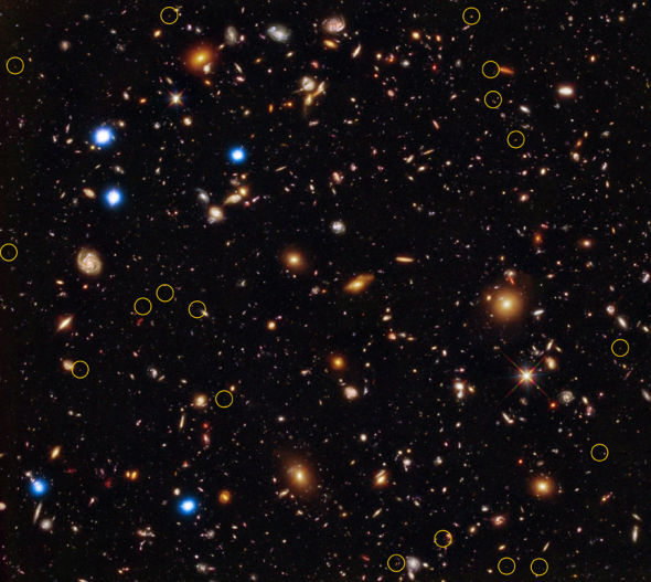 这张图像被称为“钱德拉深空场-南部”（X射线）以及哈勃对同一天区的成像（可见光）。这张图像配合其他钱德拉太空望远镜的数据，使得人们得以在30%~100%的极早期星系中发现了黑洞的迹象，这些黑洞隐匿在尘埃和气体中，非常难以观测。