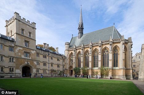 英国牛津大学的斯蒂芬-希克斯博士和他的团队正在研制仿生眼镜。这所大学素以研究的高水准而著称 英国牛津大学的斯蒂芬-希克斯博士和他的团队正在研制仿生眼镜。这所大学素以研究的高水准而著称