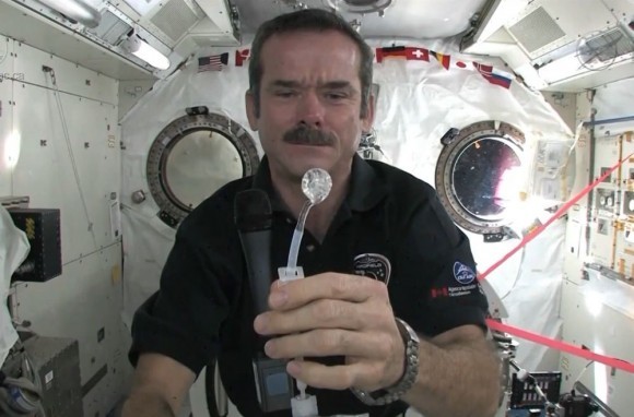 [v] 宇航员在太空是如何洗手的