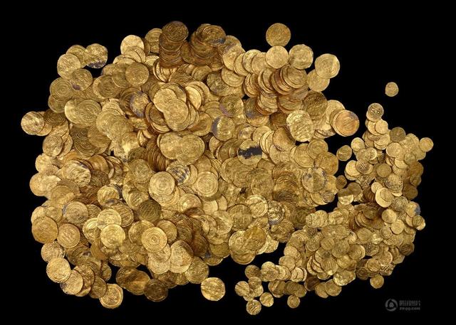 组图：以色列在地中海沿岸发现2000枚10世纪古金币