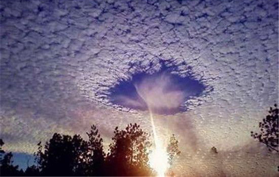 黑洞跟虫洞有联系?为什么说黑洞就是宇宙虫洞