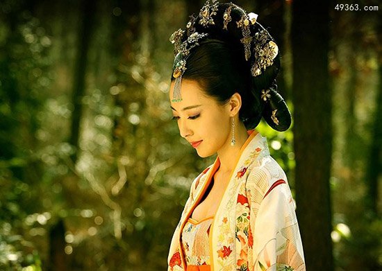 揭秘唐代女子的开放程度 偏爱露乳装