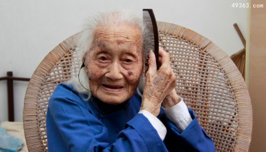 160岁长寿老人吴云青图片